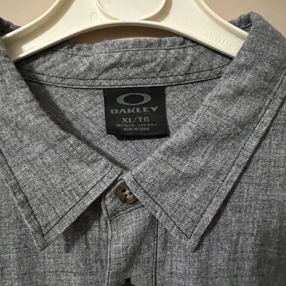 Oakley shirt - Picture 3 of 4